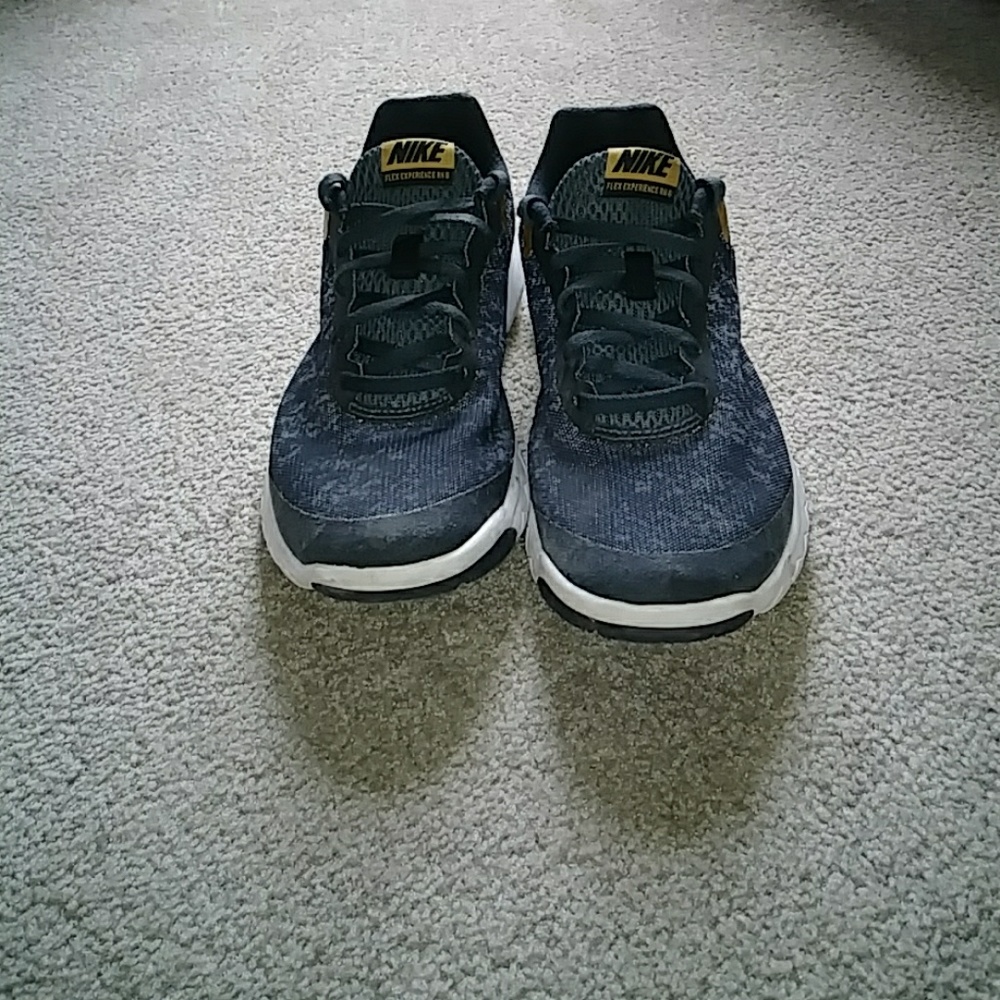 Size 8 - Picture 3 of 4